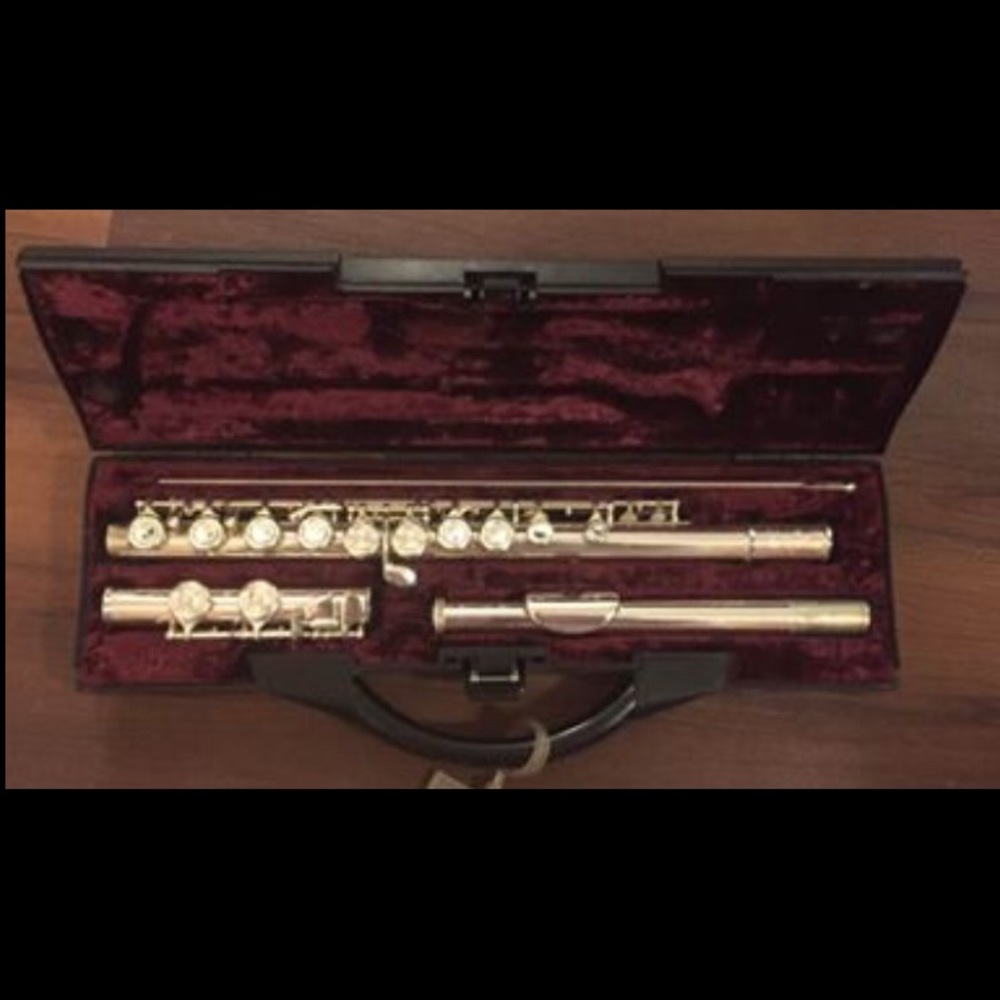 Buffet sterling silver flute with safety case
